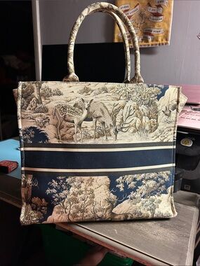 DELUXITY Los Angeles Vegan Tote Bag NWT - New Women | Color:‎ Blue/beige Deer